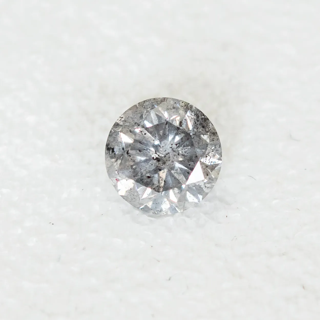 1.61CT ROUND SALT AND PEPPER DIAMOND, MEDIUM GREY WITH RAINBOW SPARKLE, 7.12X4.7MM