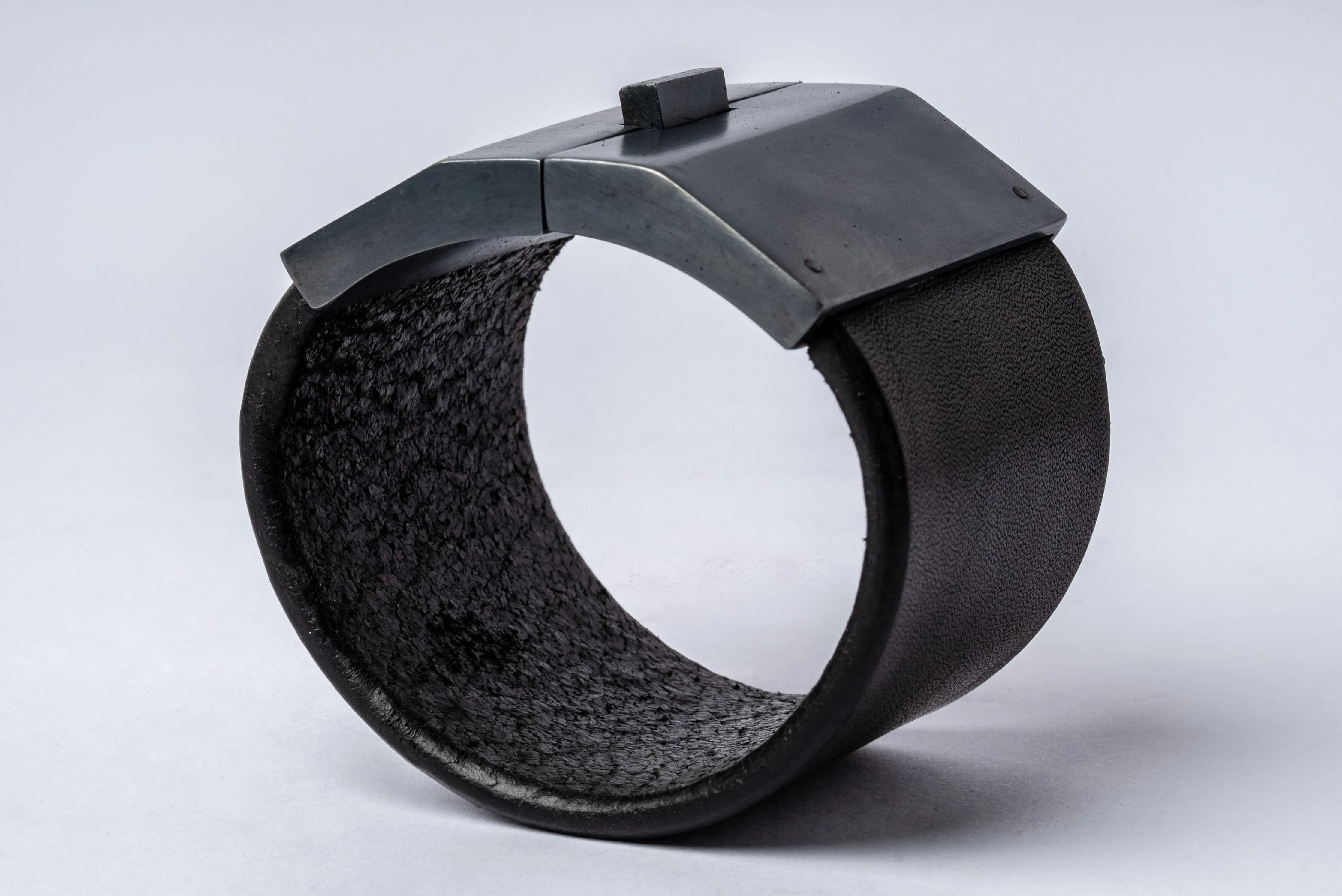 Box Lock Bracelet (Facet, Wide, BLK KAS)