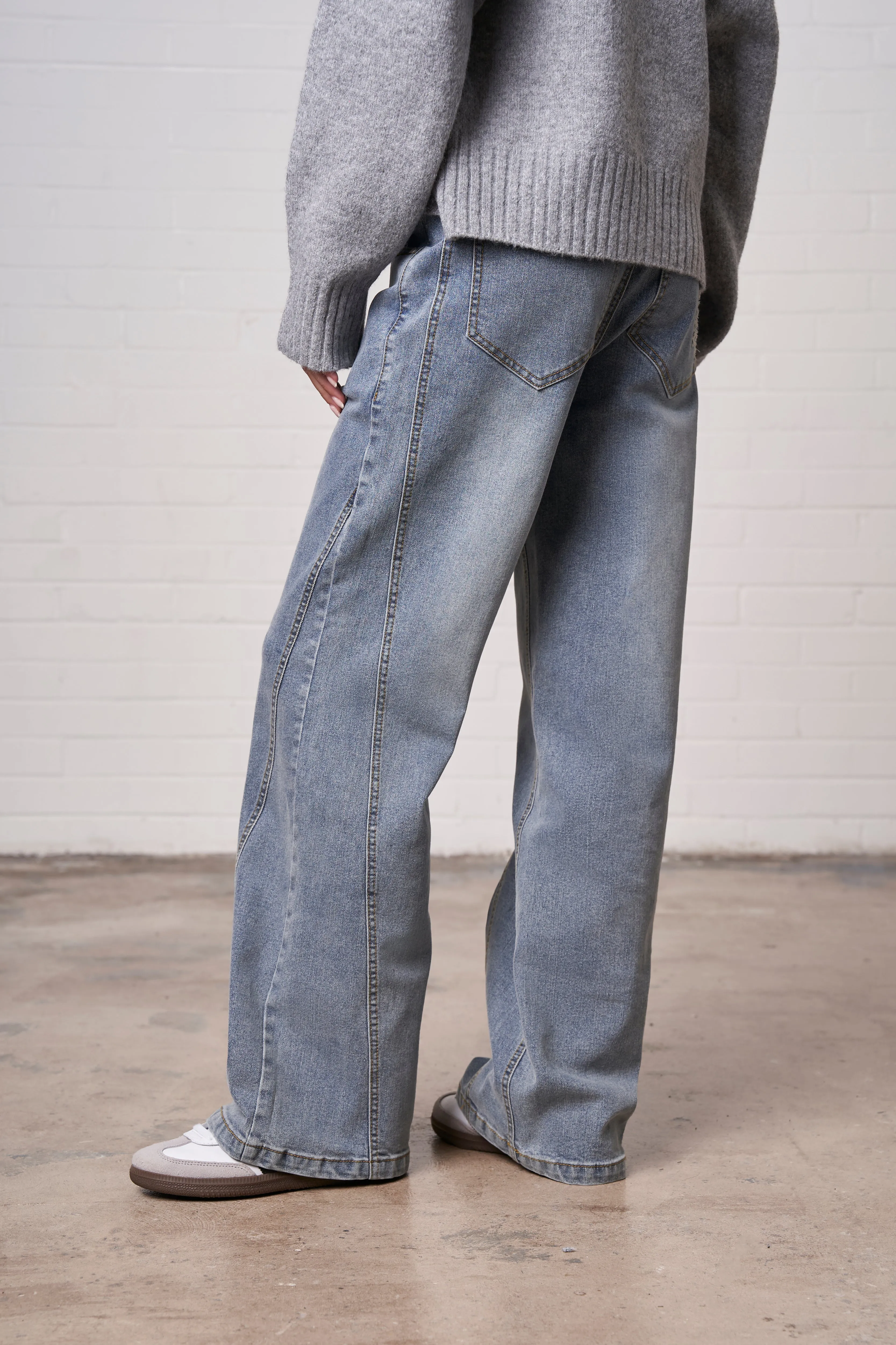 DISTRESSED DOUBLE WAISTBAND JEANS - BLUE WASH