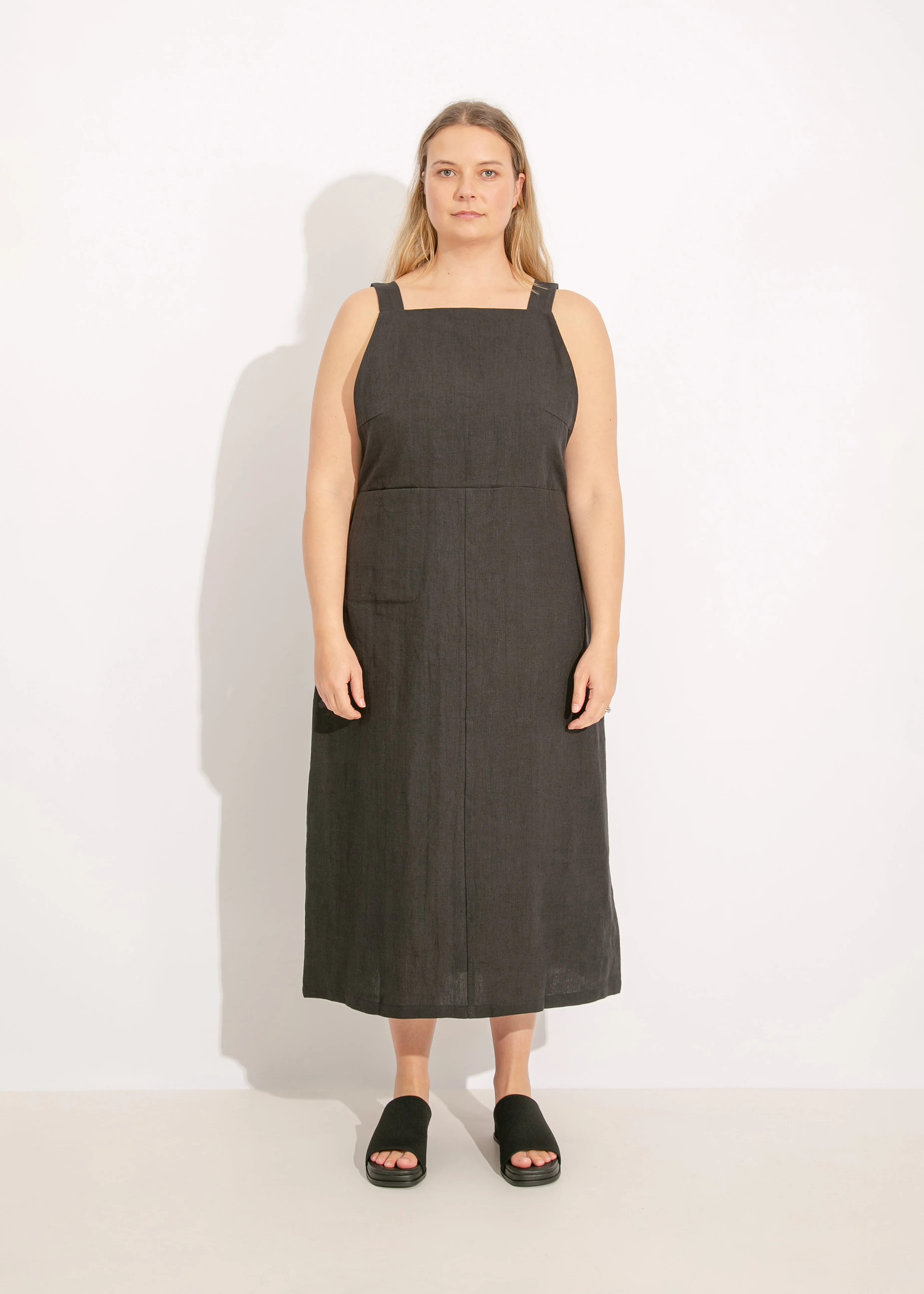 GLENN PINAFORE / BLACK