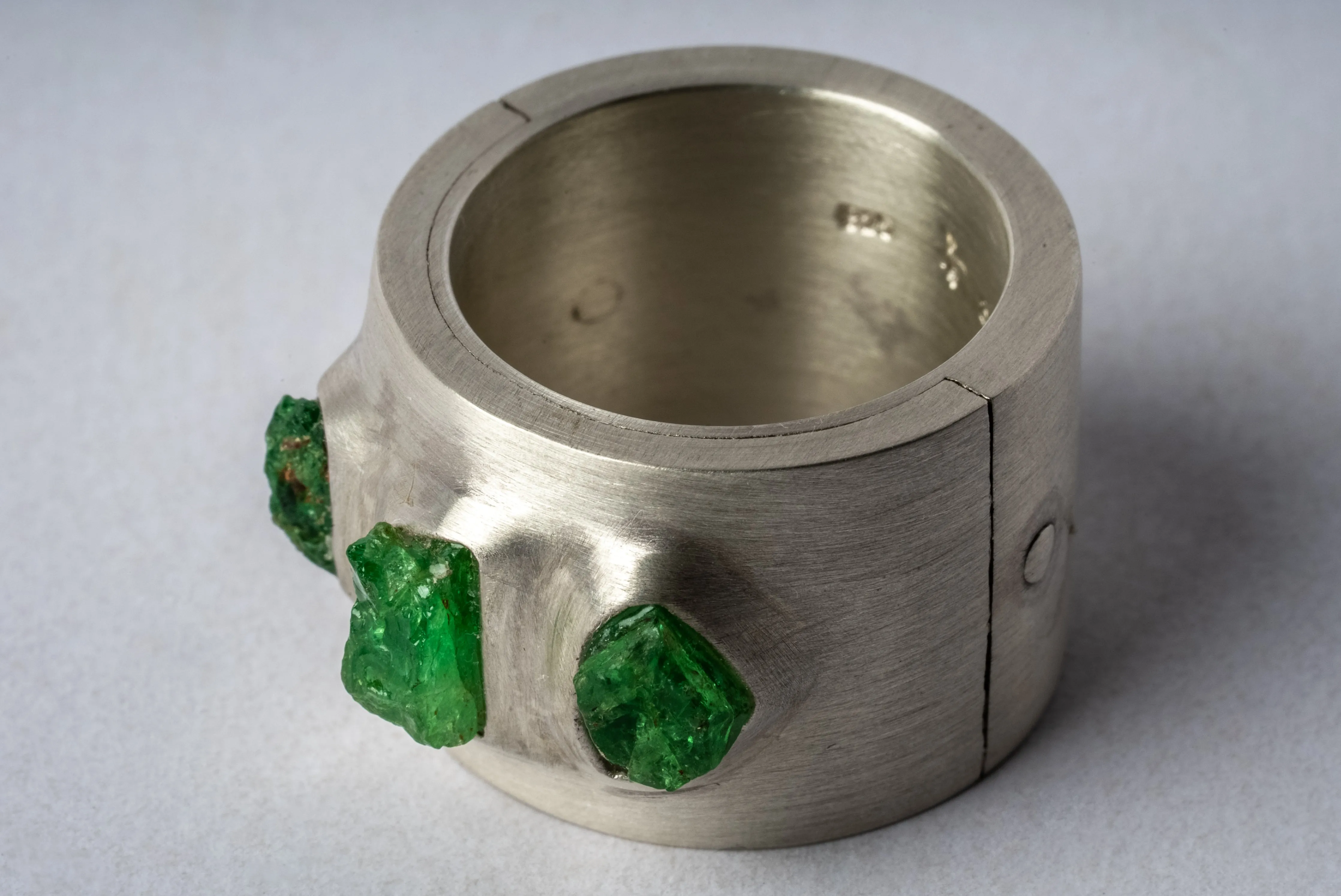 Sistema Ring (Terrestrial Surfaced, 3 Green Garnets, 17mm, MA GAR)