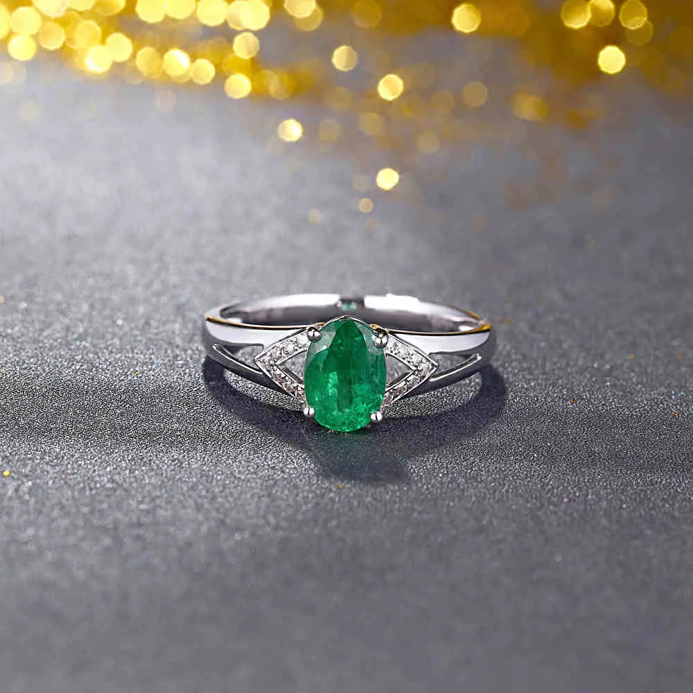 Solitaire Oval Emerald Ring with Trio Diamond Accents